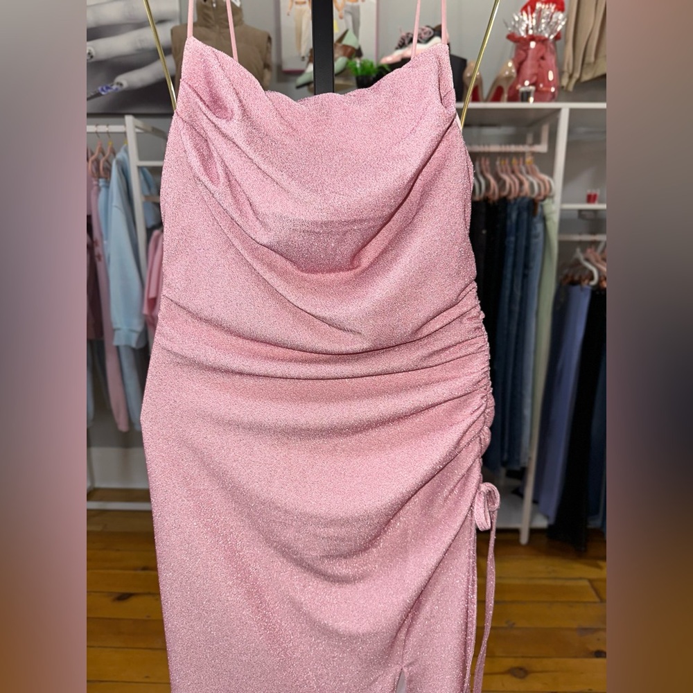 🍀3/$30 Pink Sleeveless Ruched Dress with Slit - Picture 4 of 10